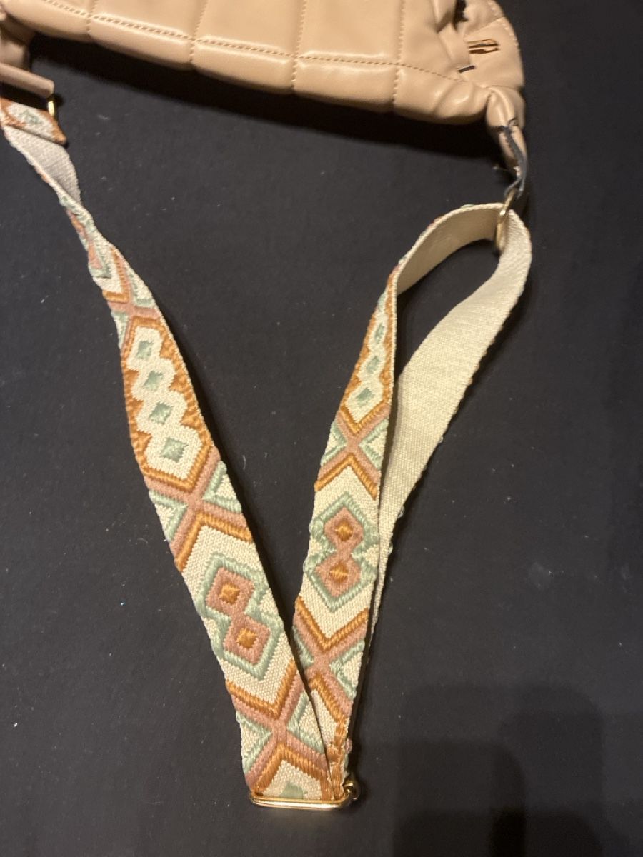 Taschen für Damen: Tasche mit geometrischem Gurt neuwertig – Gebraucht aus Dübendorf von ana_wp8y 3