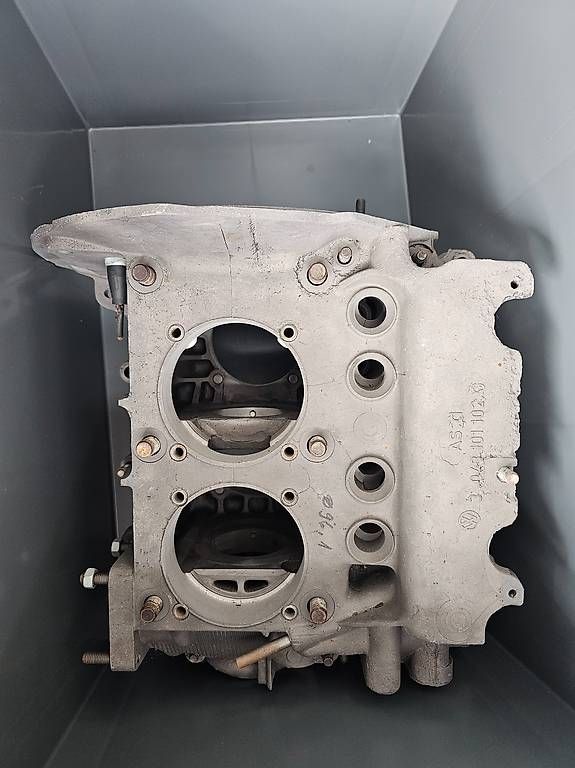 Tutti pezzi di ricambio auto: Diverse VW Käfer Teile – Usato da Wil SG venduto da Ford95 2