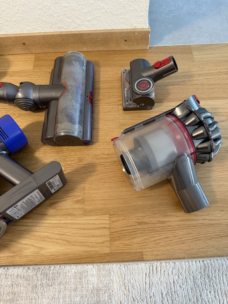 Dyson Aspirateurs & Accessoires: Dyson accessoires ( défectueuse)  – Défectueux à Meyrin par SA_3006 3