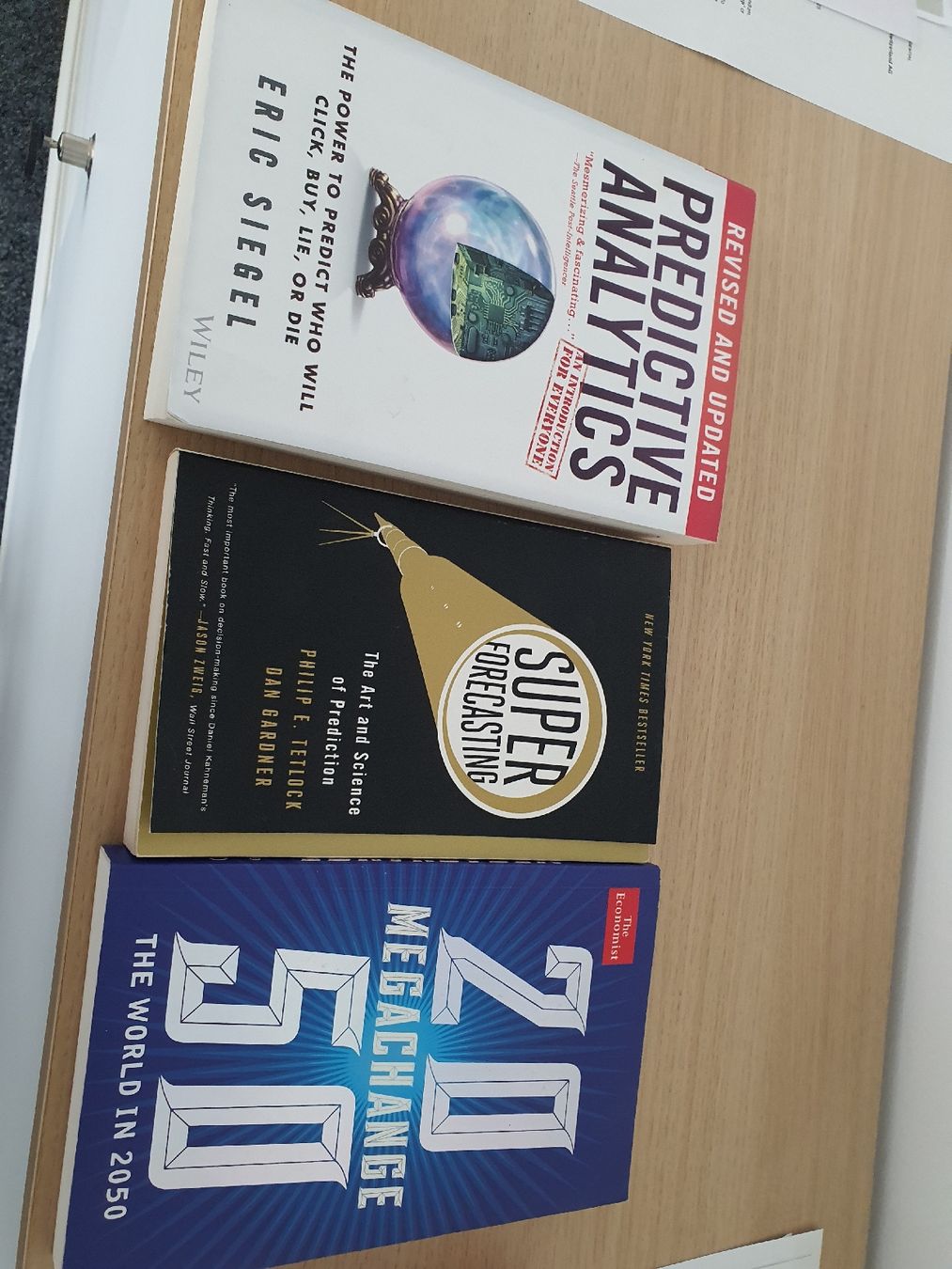 Libri: 3 Fachbücher: prdedictive Analytics, Forecasting, Megachange – Usato da Muri AG venduto da Jeromia