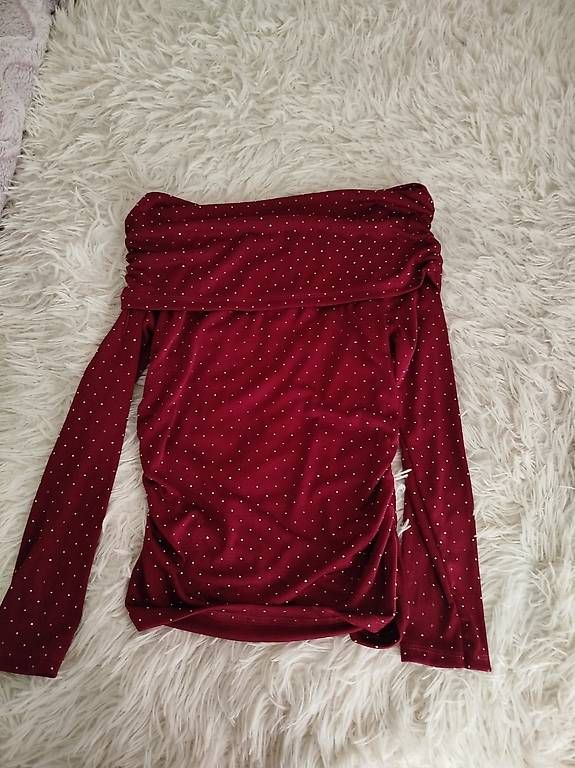 T-shirt: Maglietta rossa brillantina – Usato da Chiasso venduto da CarmeloNicotra