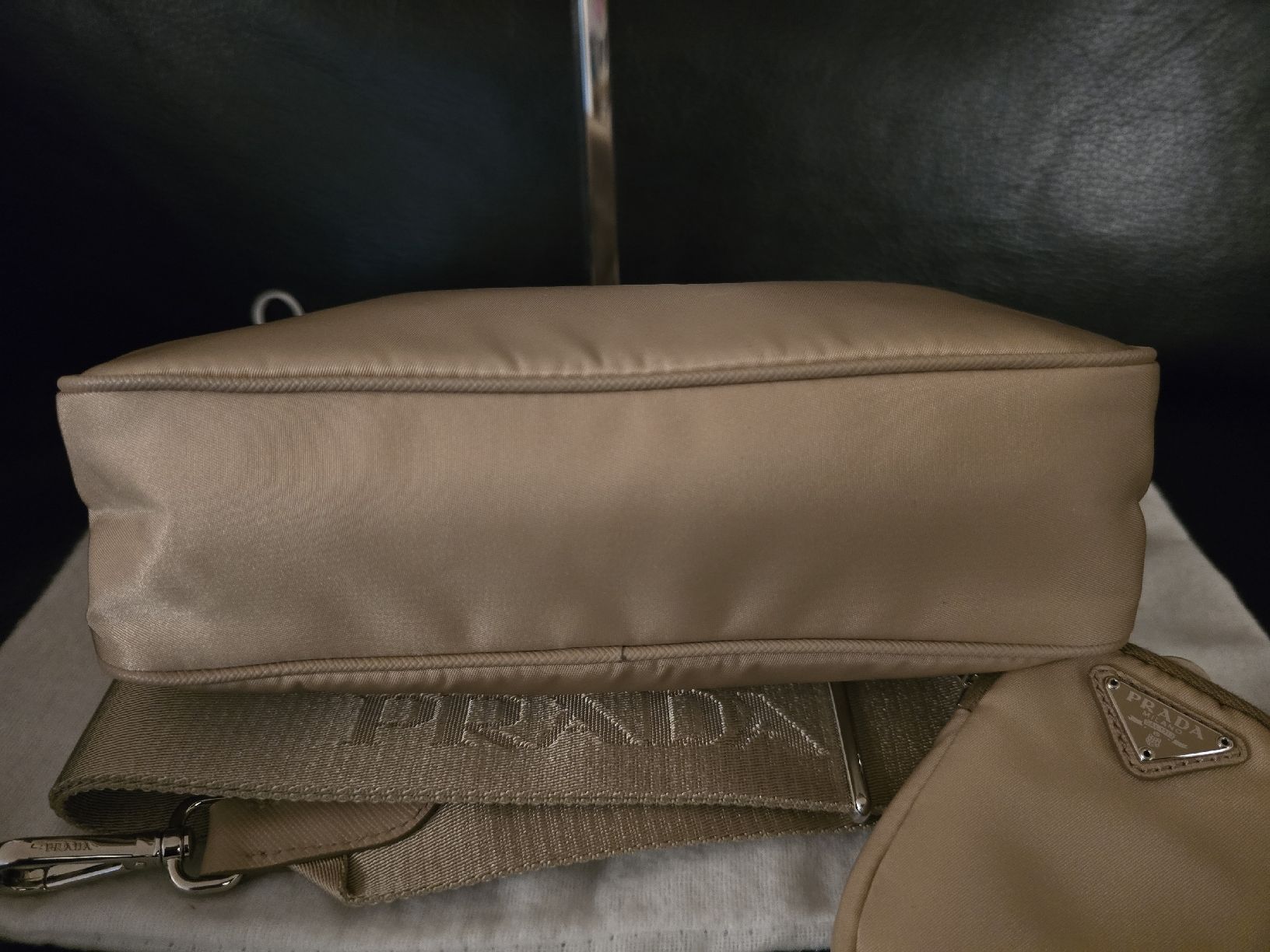 Prada Borse da donna: Prada Re-Edition 2005 Tasche aus Re-Nylon – Nuovo (secondo la descrizione) da Gattikon venduto da lavric_d 2