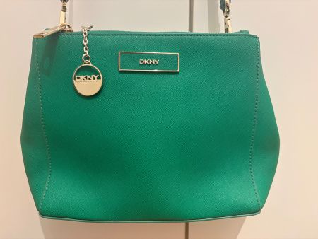 DKNY Green Saffiano Leather Crossbody Bag NP: 200.- NEU