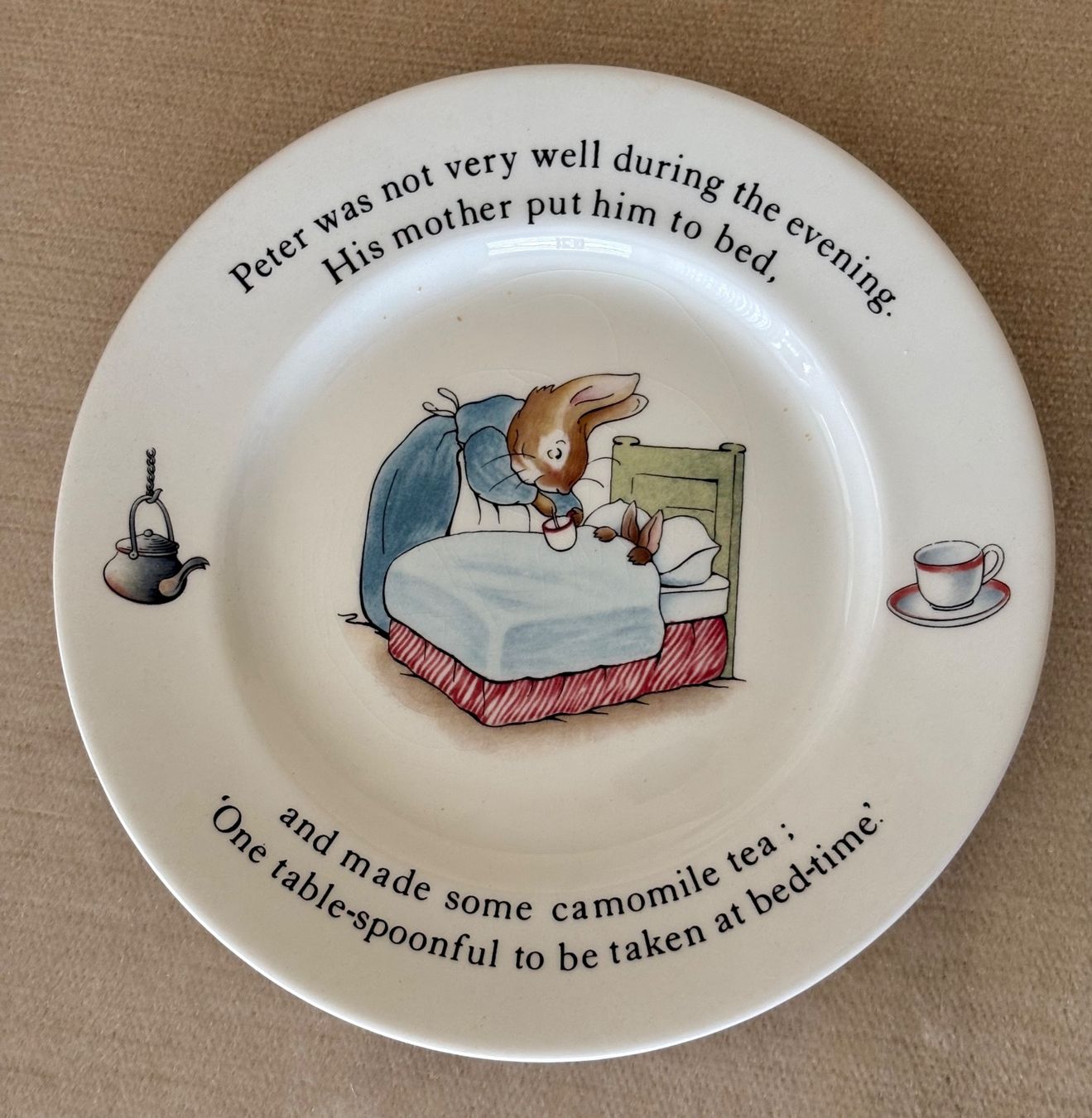 Set di piatti: Dreiteiliges Tee-Set "Peter Rabbit" (Wedgwood) – Usato da Oberrieden venduto da pet_n2c2 2