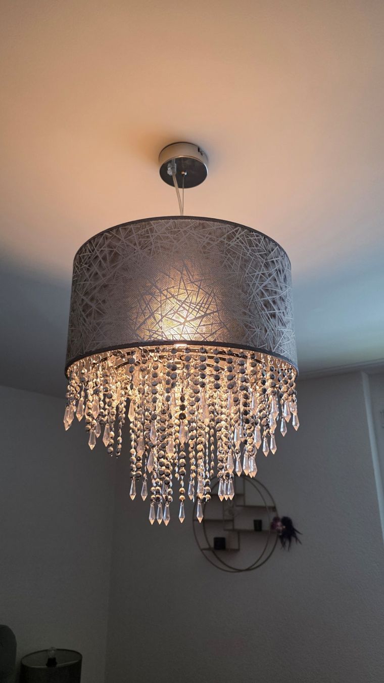 Lustres & lampes de plafonds: Deckenlampe mit Kristallen und Stoffschirm grau – D'occasion à Rorschacherberg par Master_Yoda