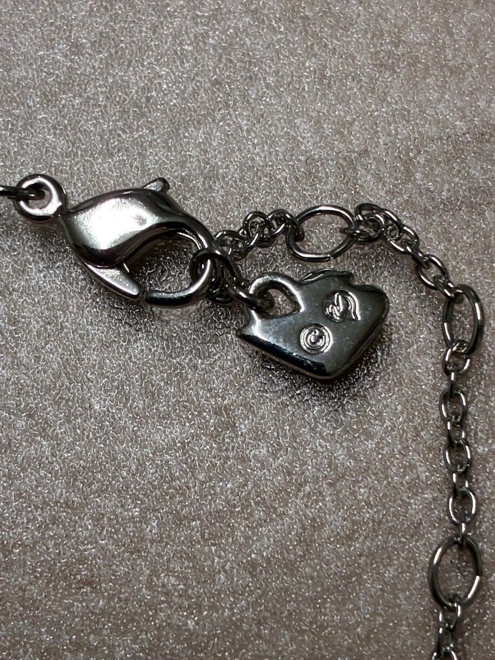 Swarovski Anhänger: Swarovski Anhänger an einer Kette – Gebraucht aus Zürich von van_5xbk 3