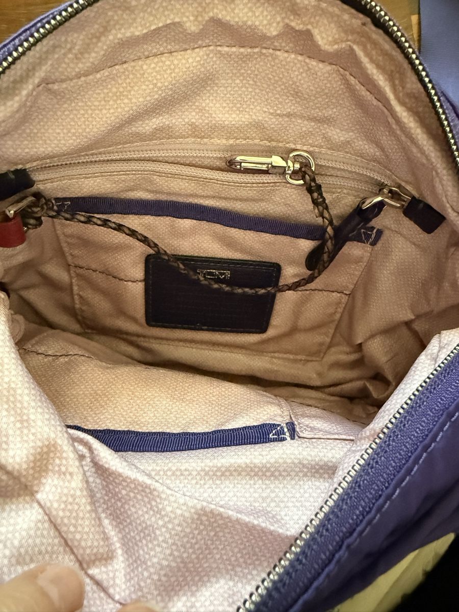 Tumi Borse da donna: Tumi Damen Umhängetasche, Lila – Usato da Winterthur venduto da hera05 2