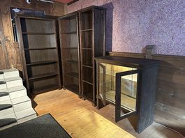 Regal / Büchergestell / Vitrine / Kommode