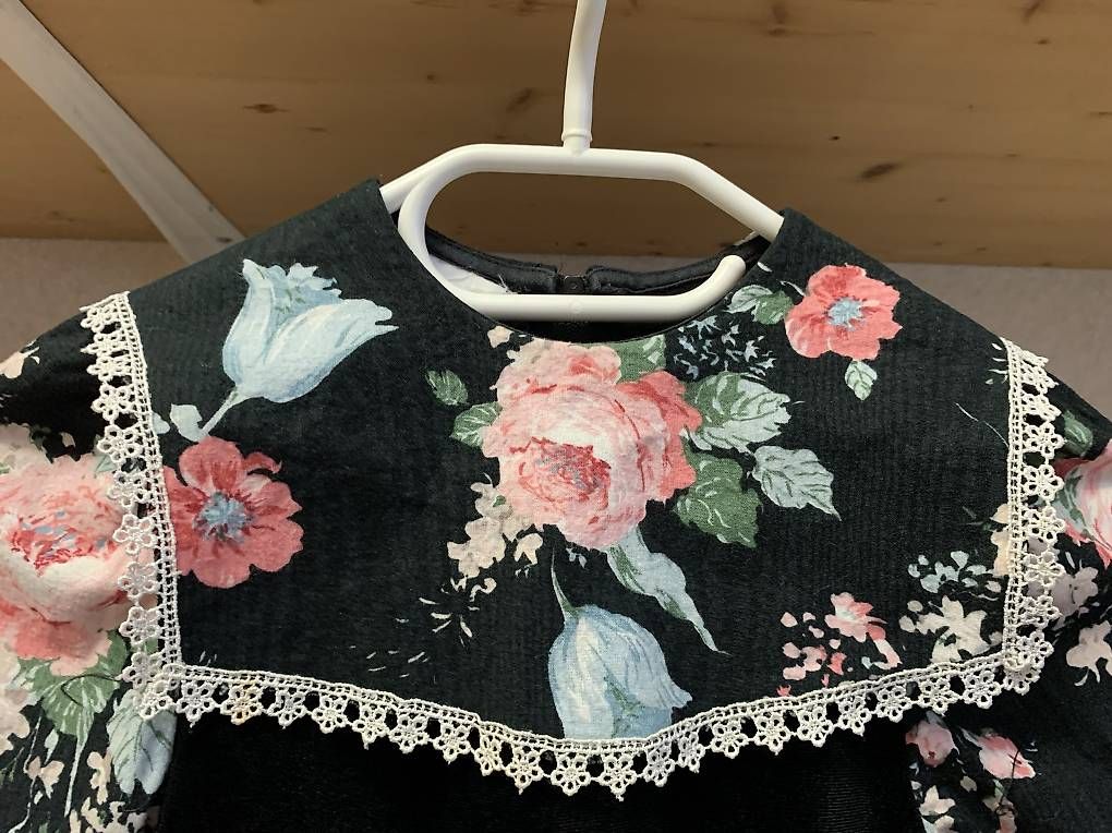 Kleider: Schwarzes Samtkleid mit Blumenmuster  – Gebraucht aus Zürich von lil_xr6x 2