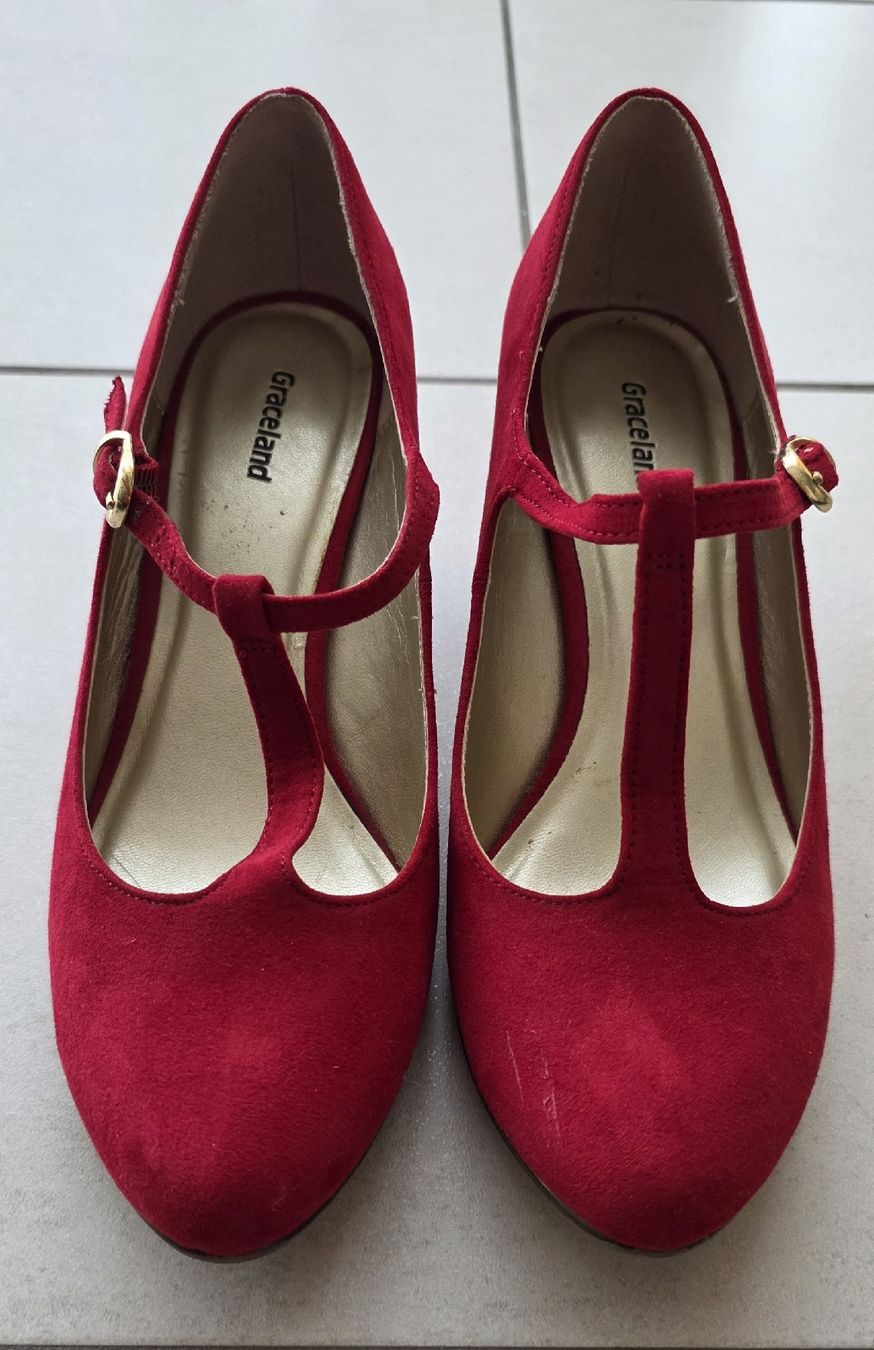 Scarpe da donna: Rote Pumps Grösse 38 neuwertig – Nuovo (secondo la descrizione) da Eschlikon TG venduto da pet_kxn2