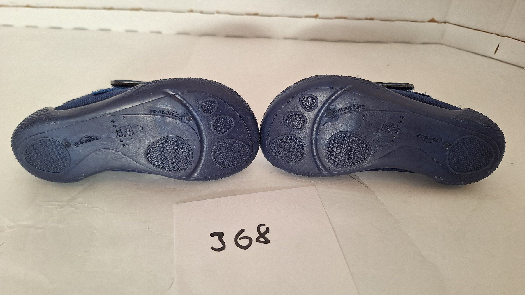 Decathlon Scarpe per ragazzi: Baby Schwimmschuhe 24 – Usato da Chur venduto da copino 3