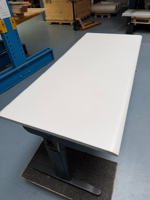 Scrivanie: Schreibtisch 180 x 80 cm – Usato da Reiden venduto da aidaramon