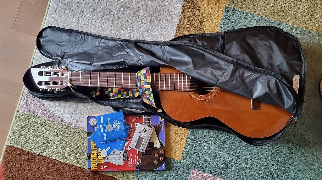 Strumenti musicali: Guitarre – Usato da St. Gallen venduto da mar_bx6m