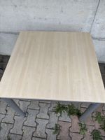 Une table