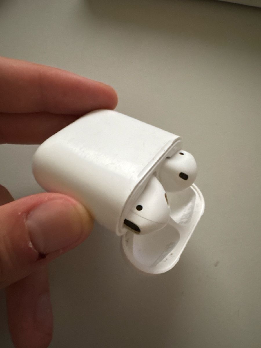 Apple Cuffie: Apple AirPods  – Difettoso da Olten venduto da HoYa01 1