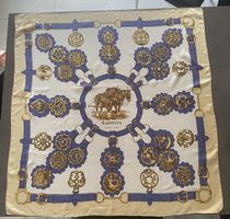 Carré Hermès vintage en soie 90 x 90