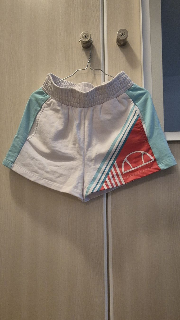 Ellesse Pantaloni: ellesse shorts – Usato da Bürgenstock venduto da Paraskevi_06 1
