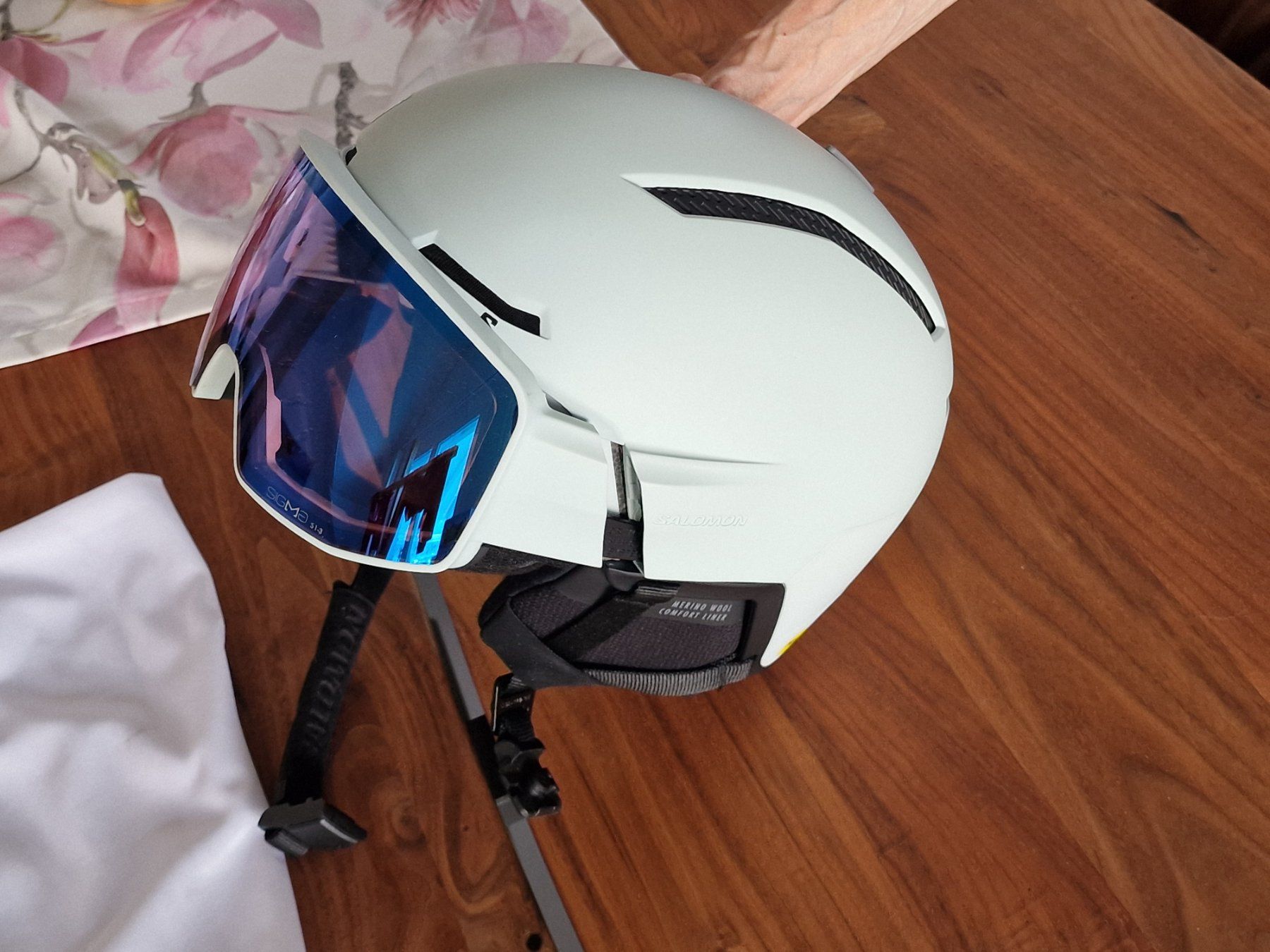 Salomon Caschi: Skihelm Salomon m. integrierter Skibrille - neu – Nuovo (secondo la descrizione) da Boningen venduto da melija3 1