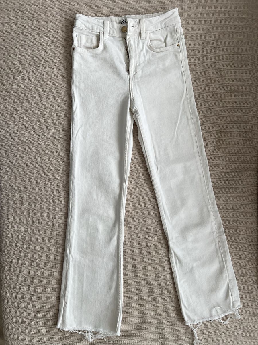 Zara Jeans: Weisse Zara Jeans, Grösse 32 – Nuovo (secondo la descrizione) da Zürich venduto da anna_ri