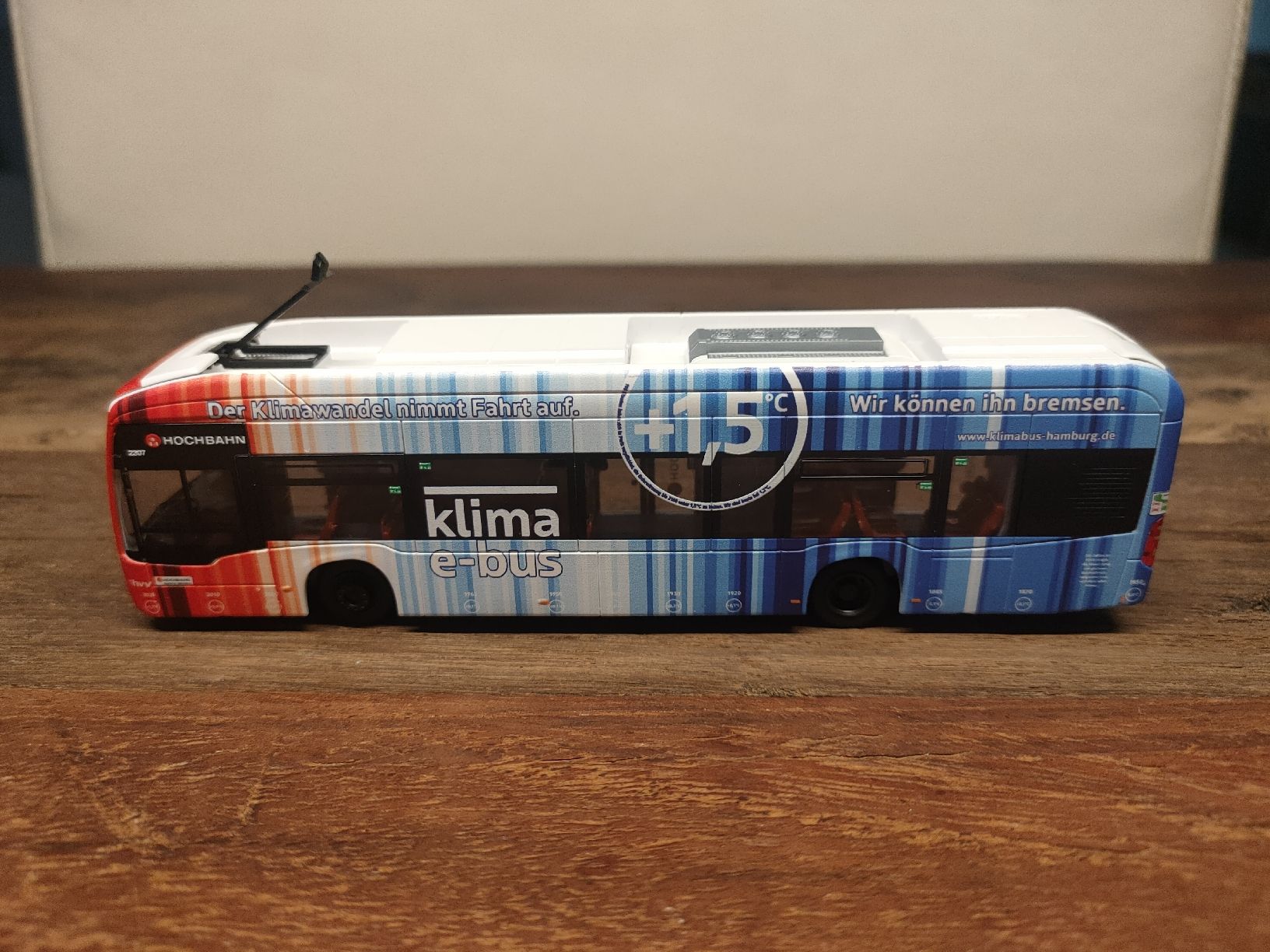 Rietze Kit di modellismo & Modellini statici: Rietze Hochbahn Bus – Nuovo e nell'imballaggio originale da Burgdorf venduto da bri5 3
