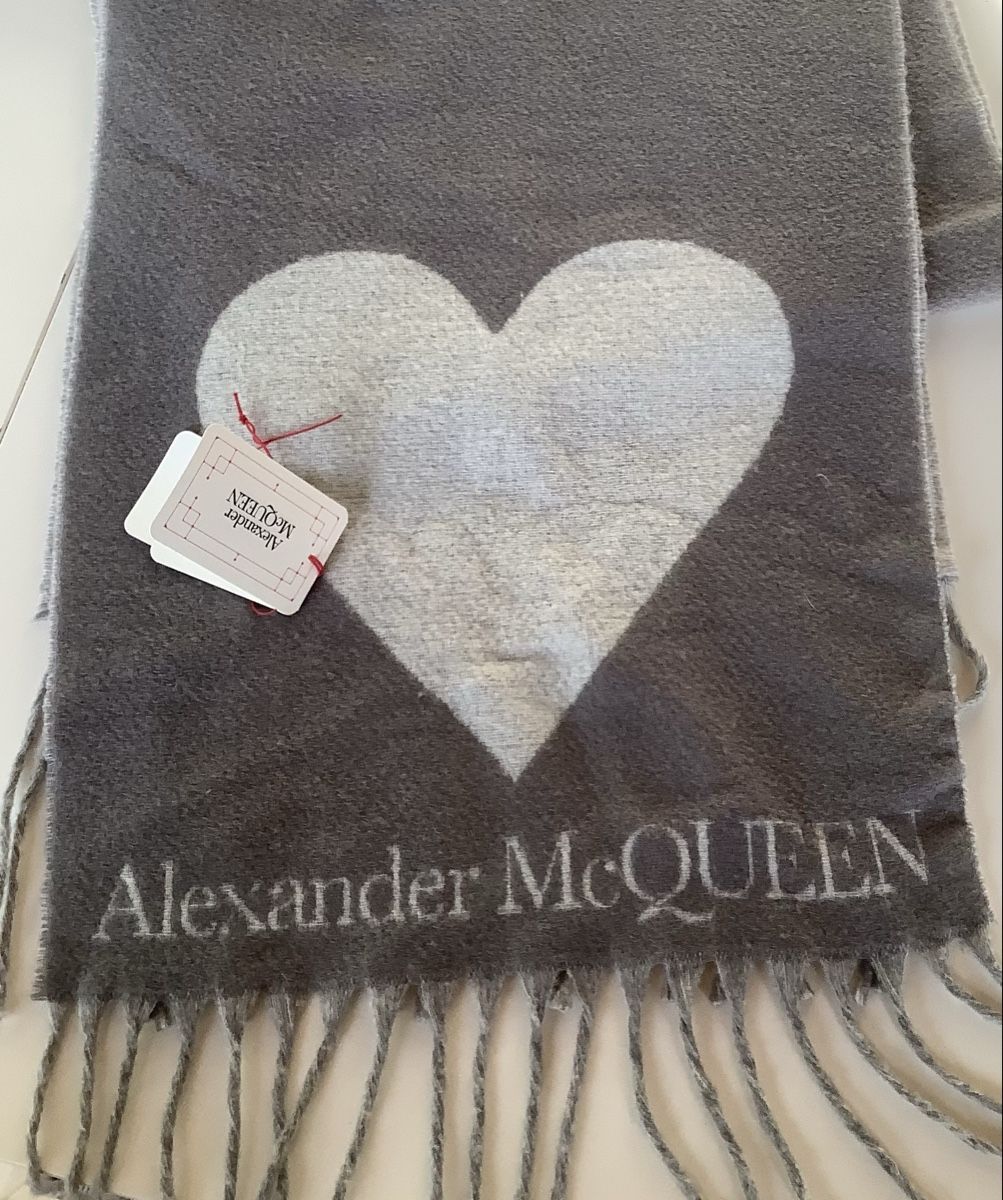 Alexander Mcqueen Foulard & Sciarpe: Alexander MCQUEEN Shawl – Usato da Zug venduto da natiak01 2