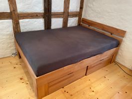 Holz Bett (Buche)  mit Schubladen inkl. Matratze und Rost