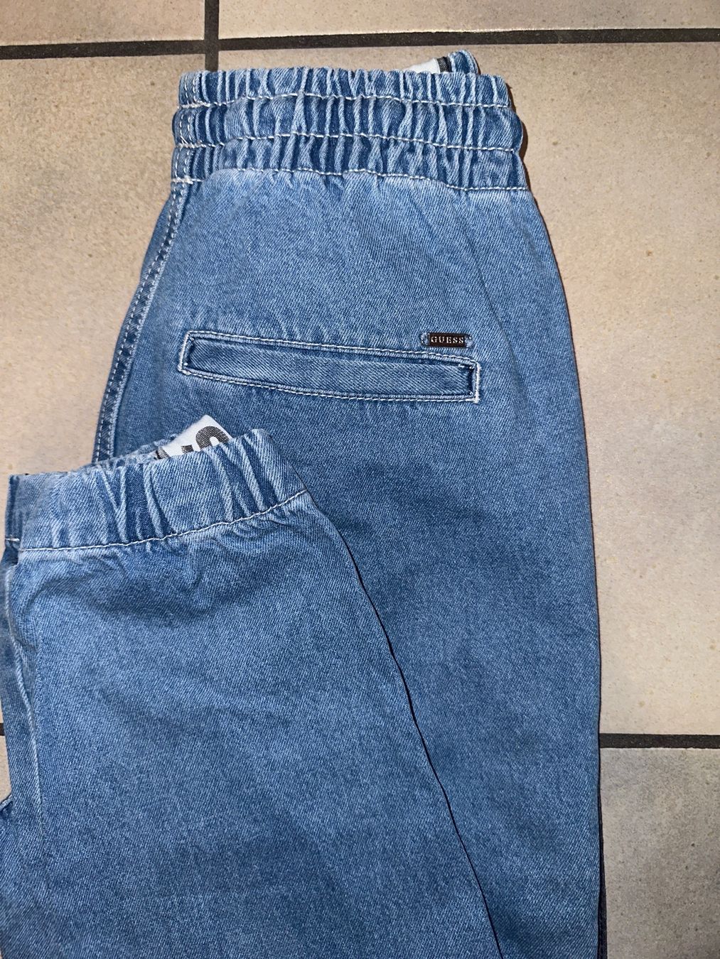 Guess Jeans: Guess Jeans mit Logo Seitlich Grösse 36 – Usato da Dagmersellen venduto da sniff64 3