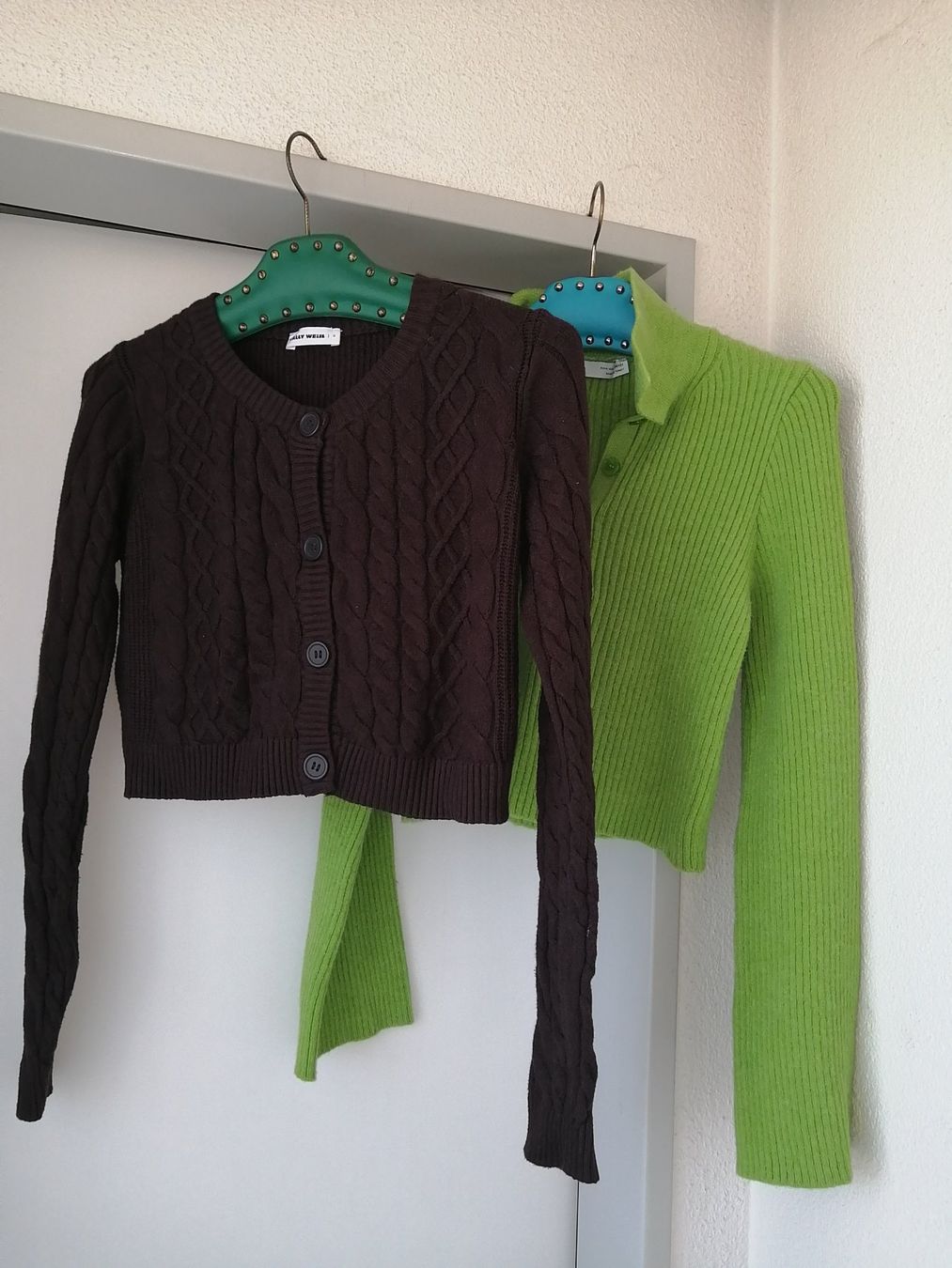 Bershka Pullover & Sweatshirts: Damenpullover Kurzer Pullover Gr.S – Gebraucht aus Buchrain von nat_pl5p