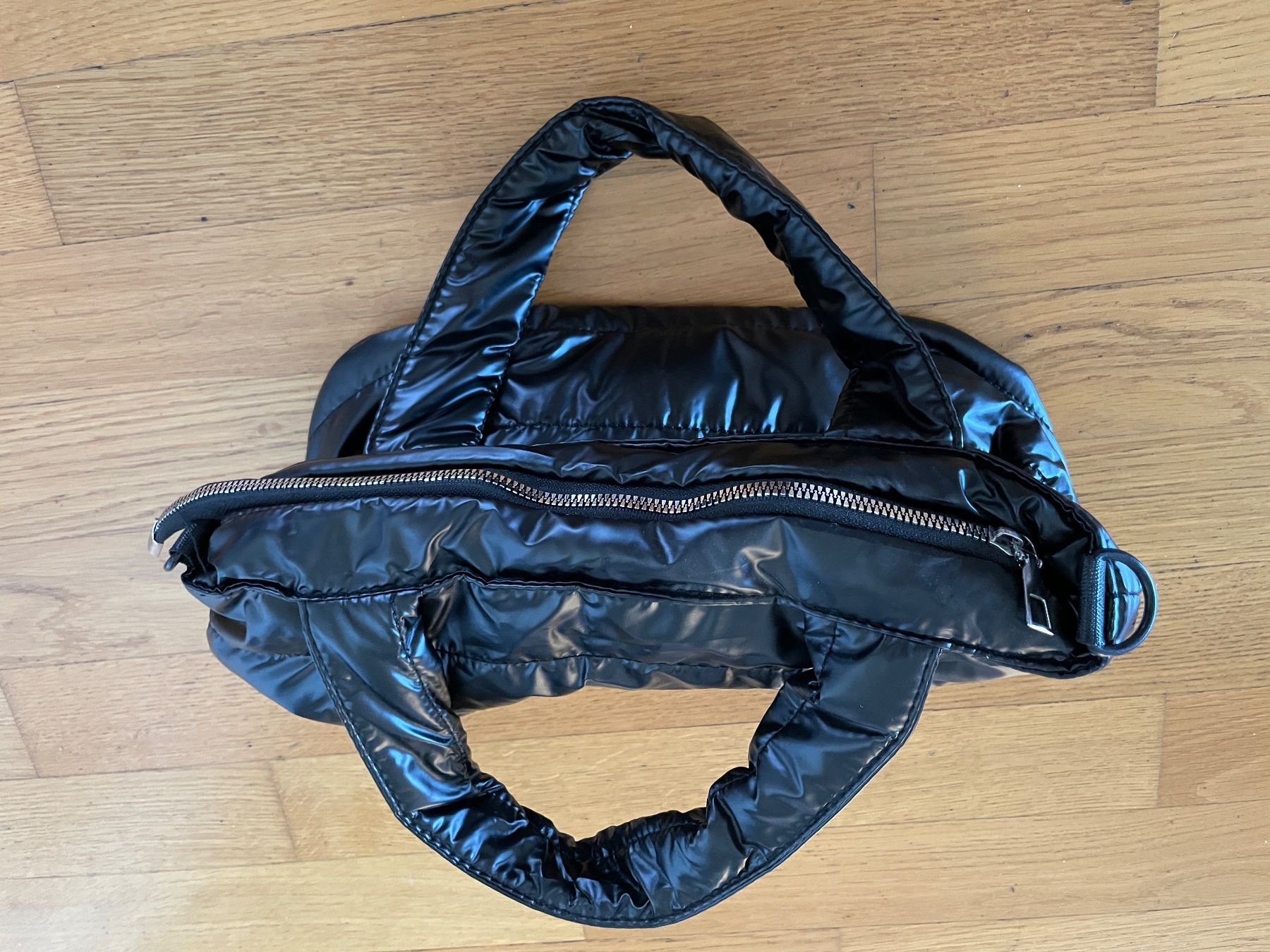 Borse da donna: Gepuffte schwarze Handtasche, neu – Nuovo (secondo la descrizione) da Hittnau venduto da kleen 2