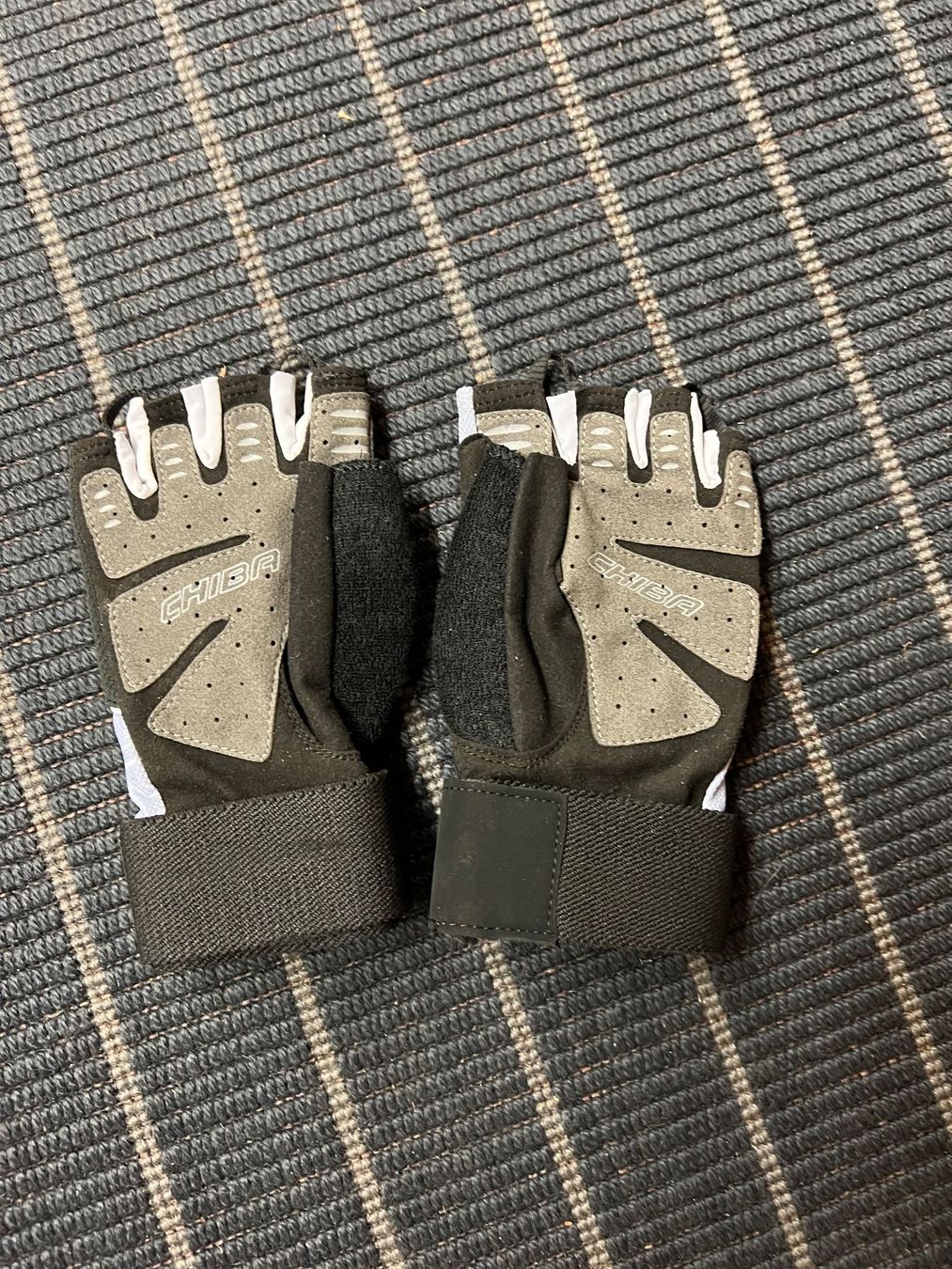 Chiba Guanti & manicotti: Damen Handschuhe CHIBA Grösse S – Usato da Eschen venduto da Sele-Radsport 1