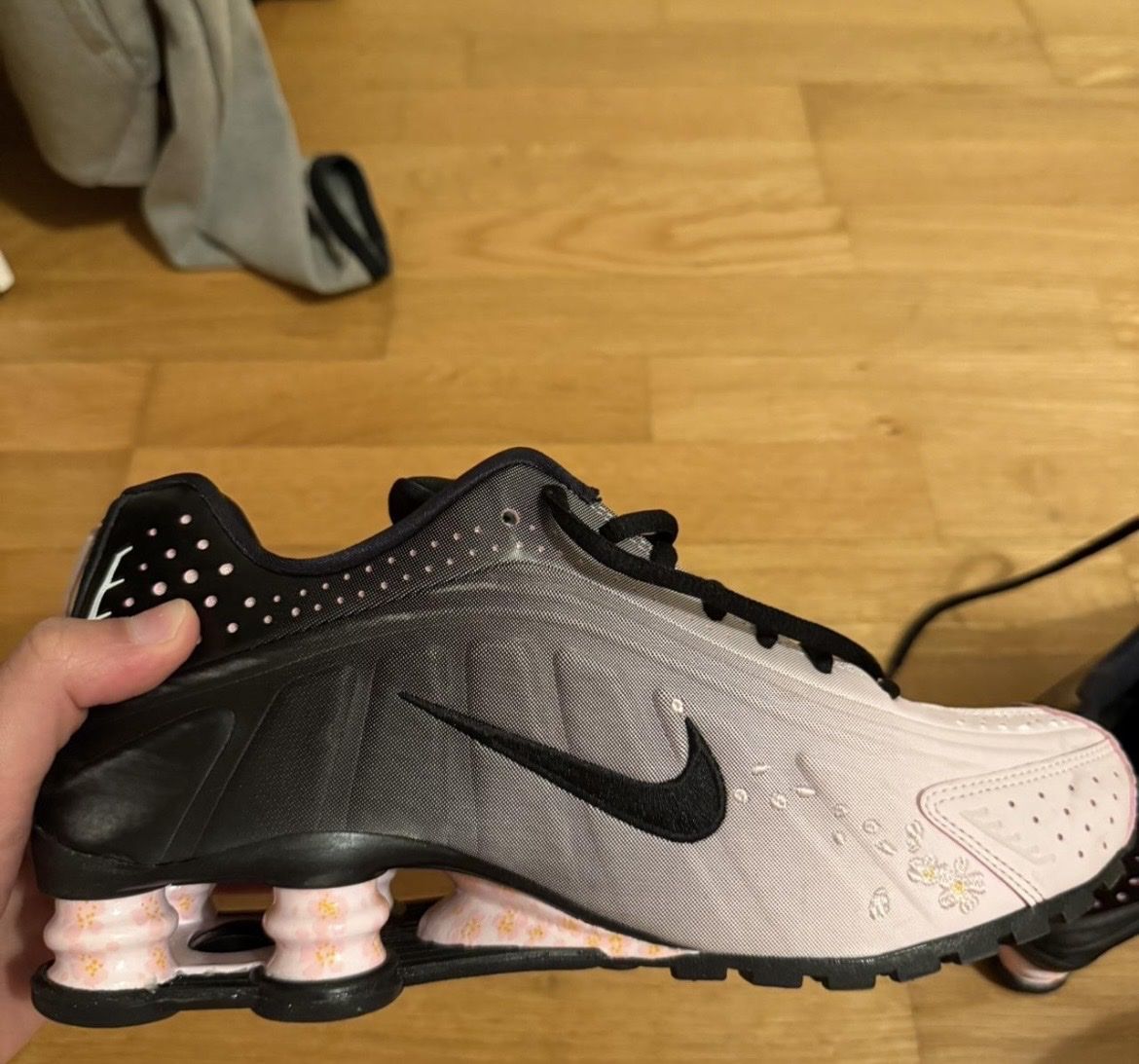 Nike Scarpe da donna: Nike shox R4 Sakura 39 – Nuovo (secondo la descrizione) da Eriswil venduto da fla_p75m