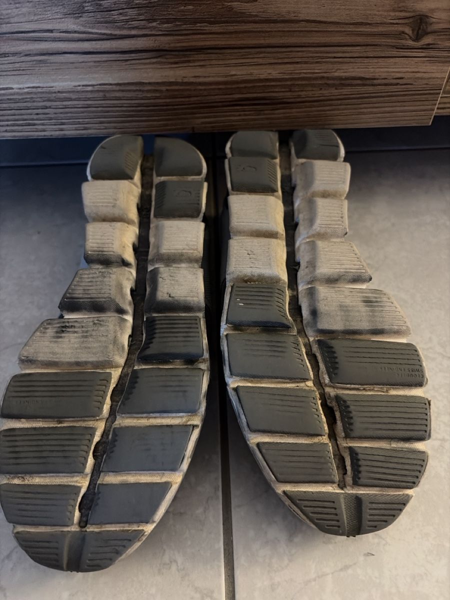 On Scarpe da donna: ON Cloud Laufschuhe Grösse 40 Turnschuhe – Usato da Thun venduto da Marathon18 2