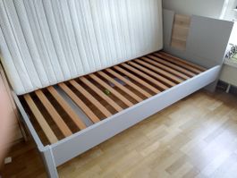 Bettgestell, Lattenrost und Matratze 120 x 200 cm