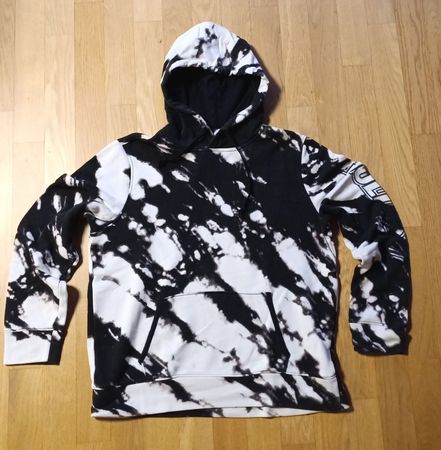 Stylischer Hoodie mit Batikmuster - Perfekt für den Frühling
