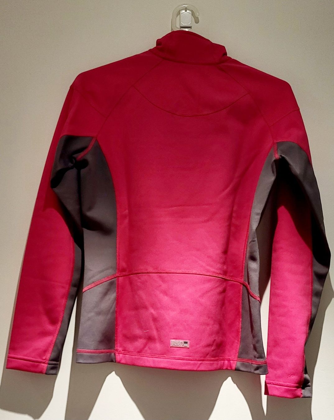 Peak Performance Tops: Haut technique PeakPerformance – Gebraucht aus Morges von Nella11 1
