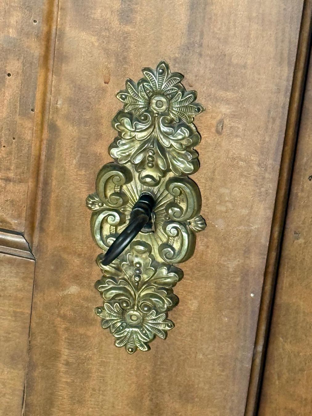 Schränke: Antiker Schrank Louis XVI Stil – Gebraucht aus Zürich von  7