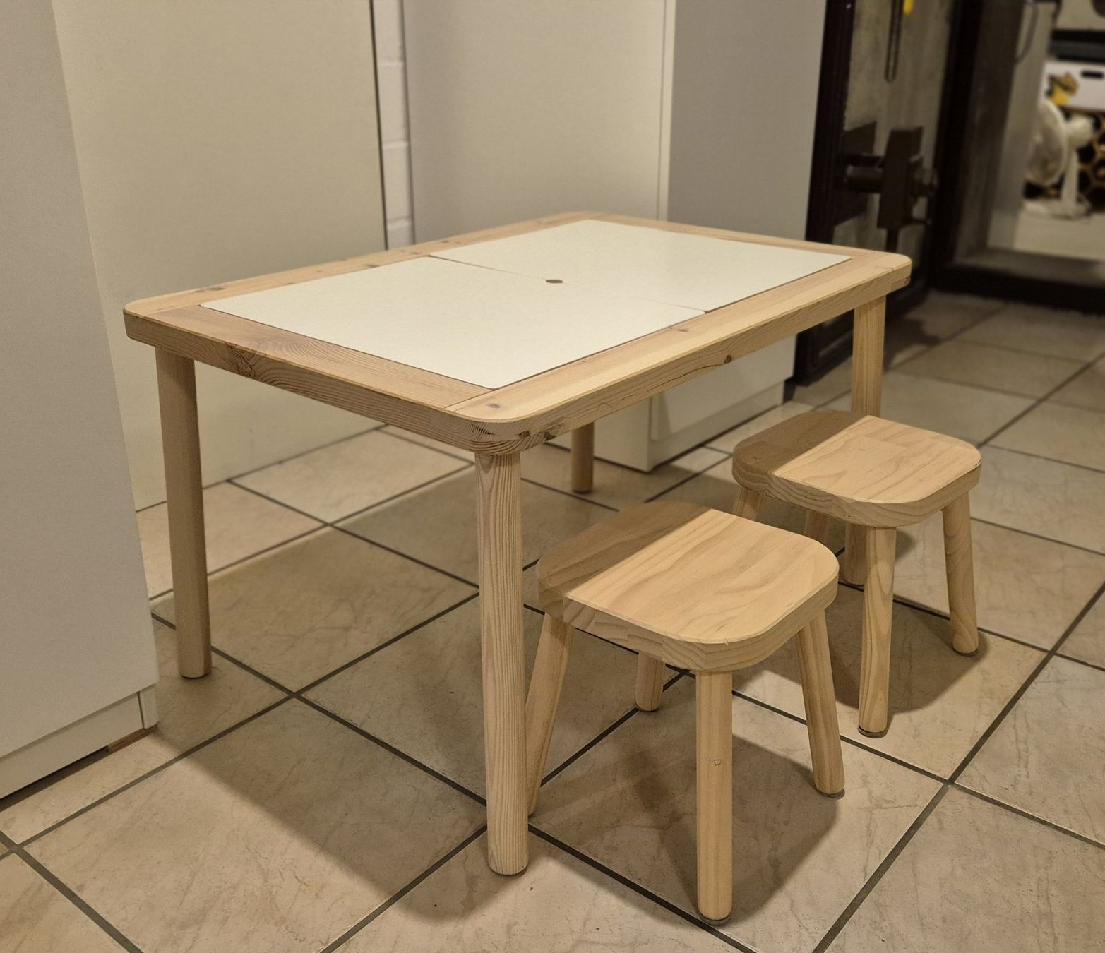 Ikea Tische: Kindertisch Basteltisch IKEA – Gebraucht aus Seewen SO von Quench78