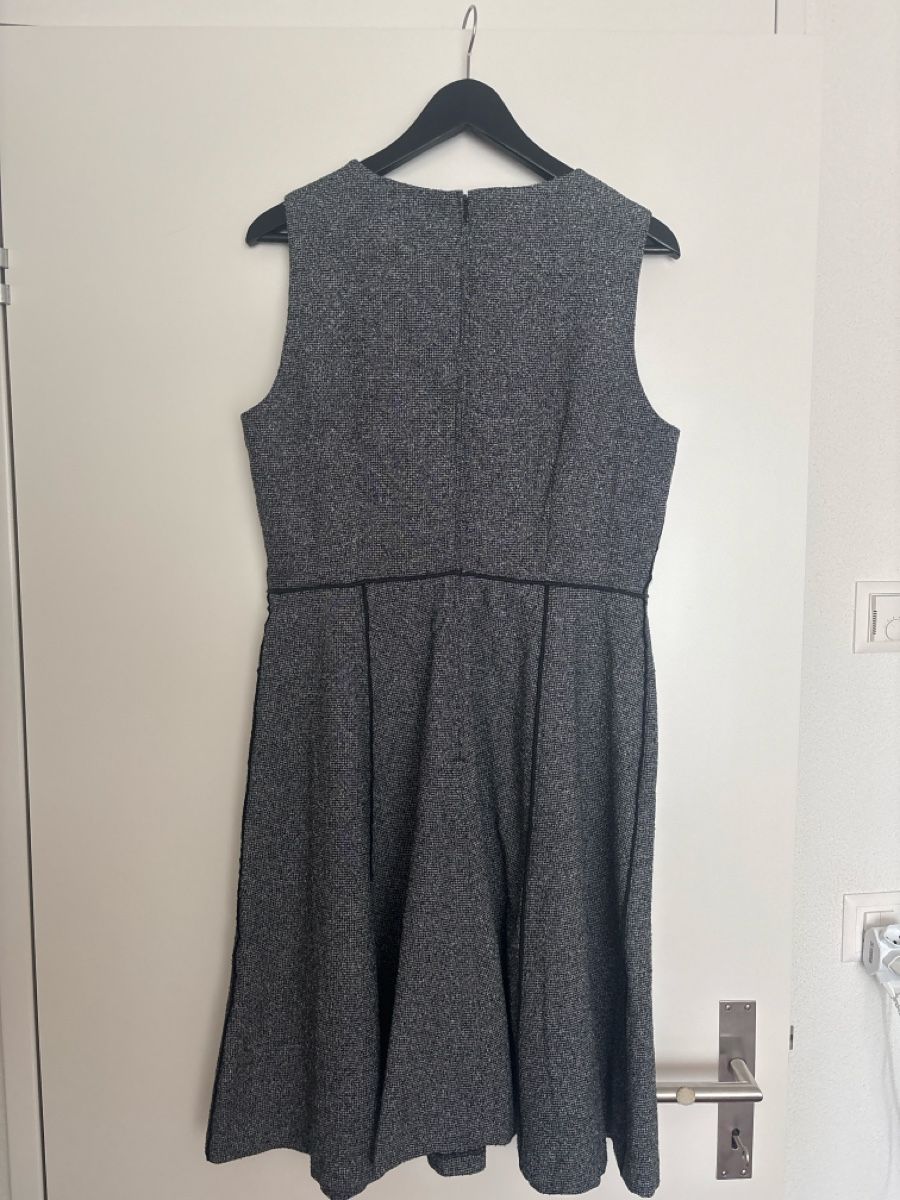 Robes: Kleid Damen grau Grösse 44 – D'occasion à Nänikon par Caro8989 1
