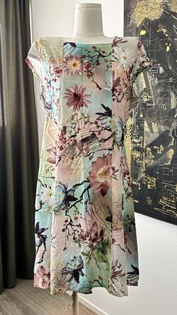 Kleid Blumenmuster 