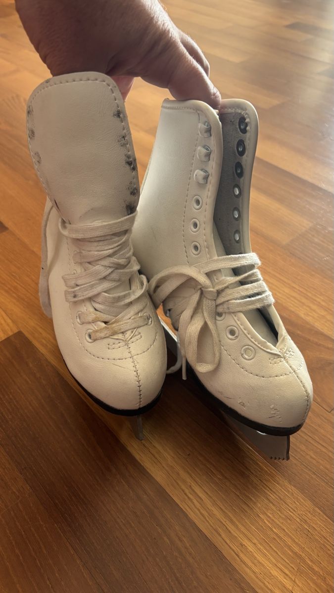 Pattini da ghiaccio: Leder-Schlittschuhe, Grösse 30, weiss – Usato da Fehraltorf venduto da towaro 2