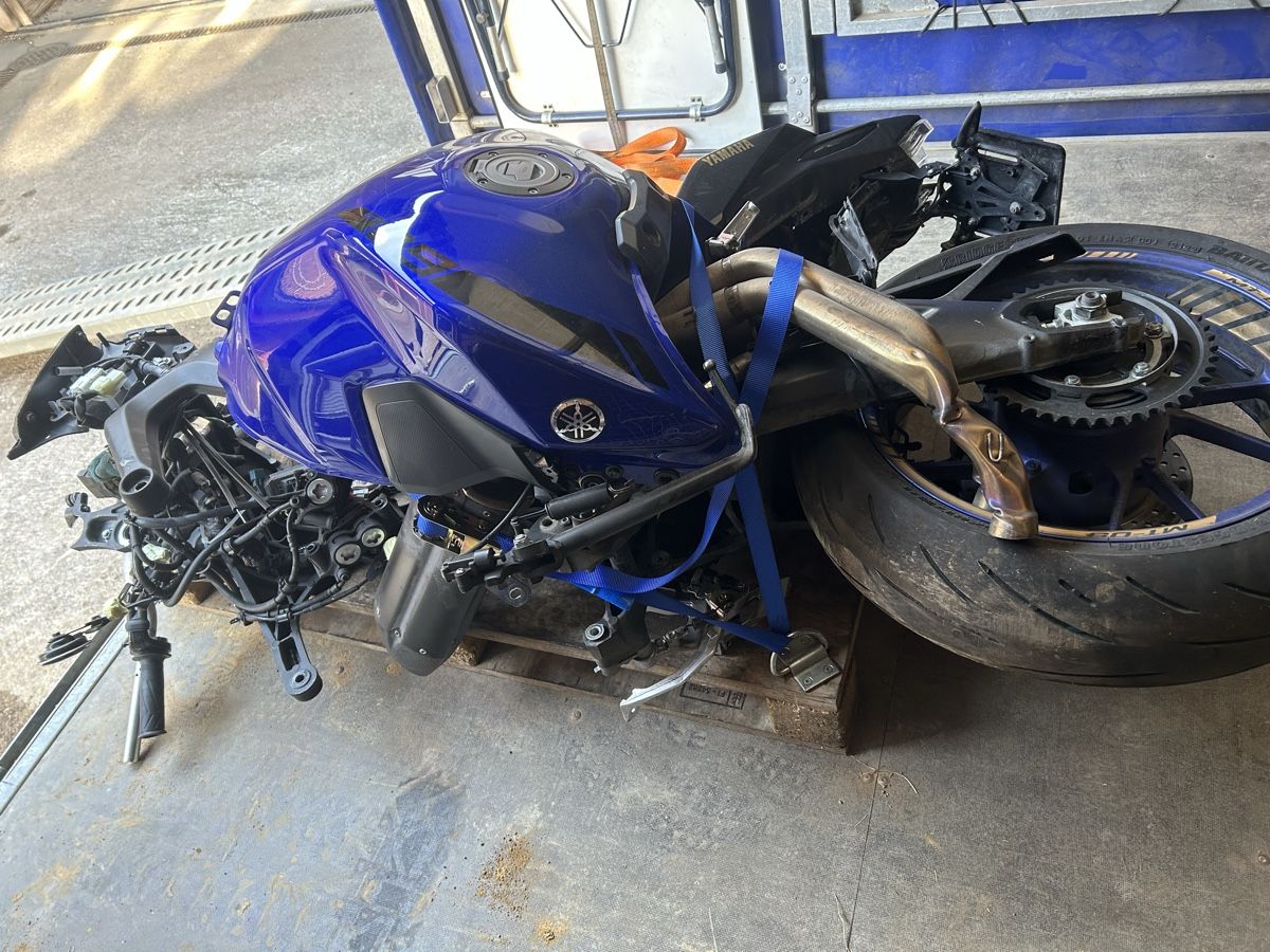 Yamaha Strada: Yamaha MT-09 Restteile/Schlachter – Difettoso da Tuggen venduto da braendli93 2