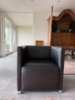 Design-Sessel aus schwarzem Leder
