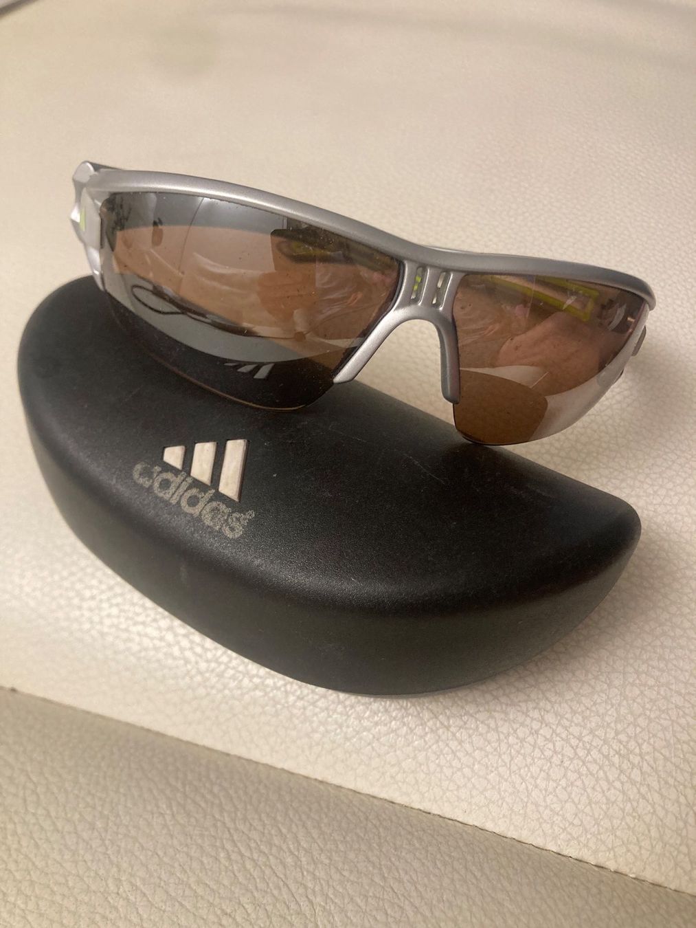 Adidas Occhiali & Lenti: Adidas Sportbrille mit Etui gebraucht – Usato da Münchenbuchsee venduto da Joedeler
