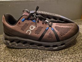 ON Cloudsurfer Laufschuhe  Grösse 43 Neuwertig
