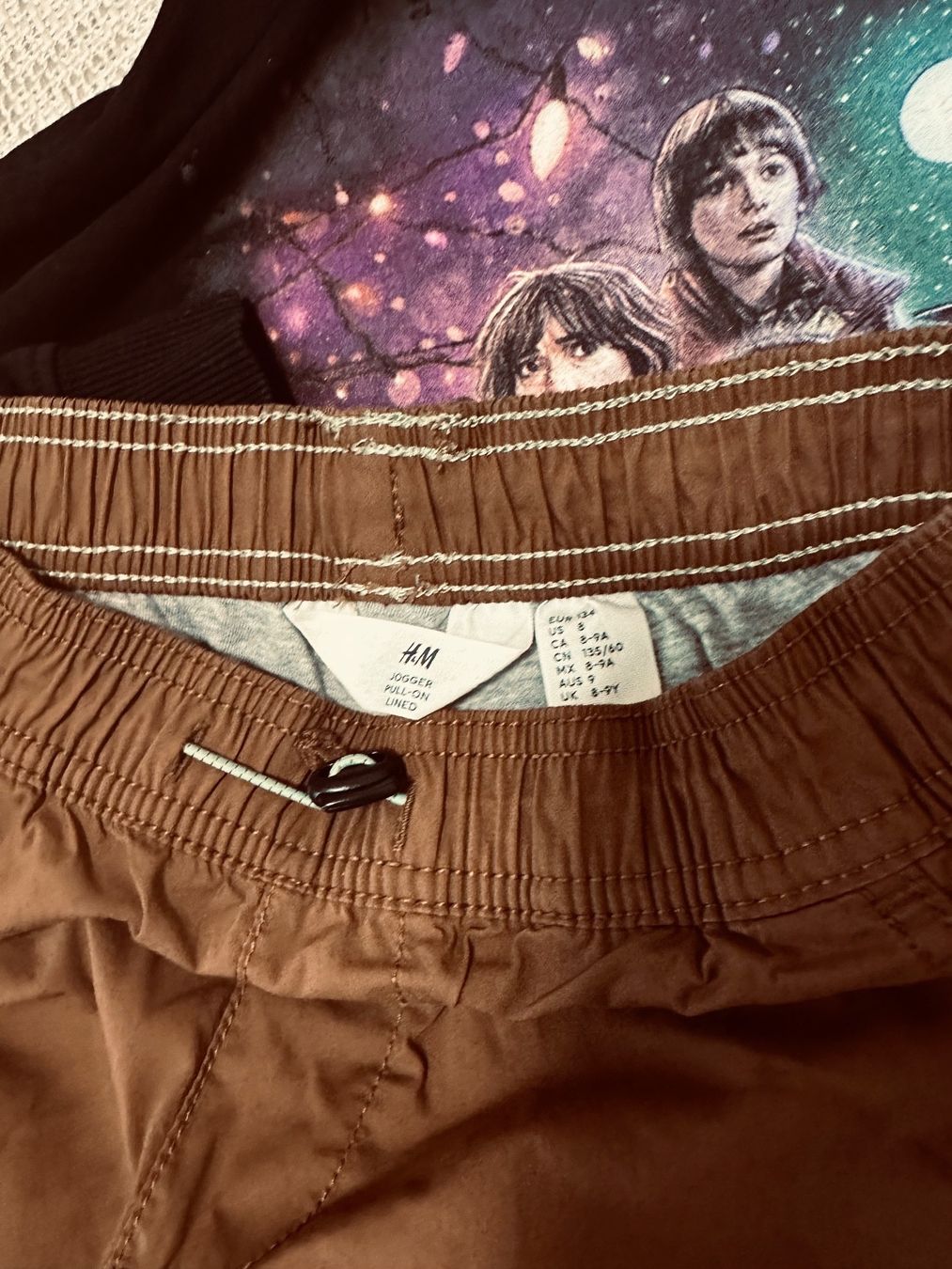 Kleiderpakete & -sets: Hose, Pulli-Stranger Things H&M Kinderkleidung 8-10 J – Gebraucht aus Basel von iulia_haul 2