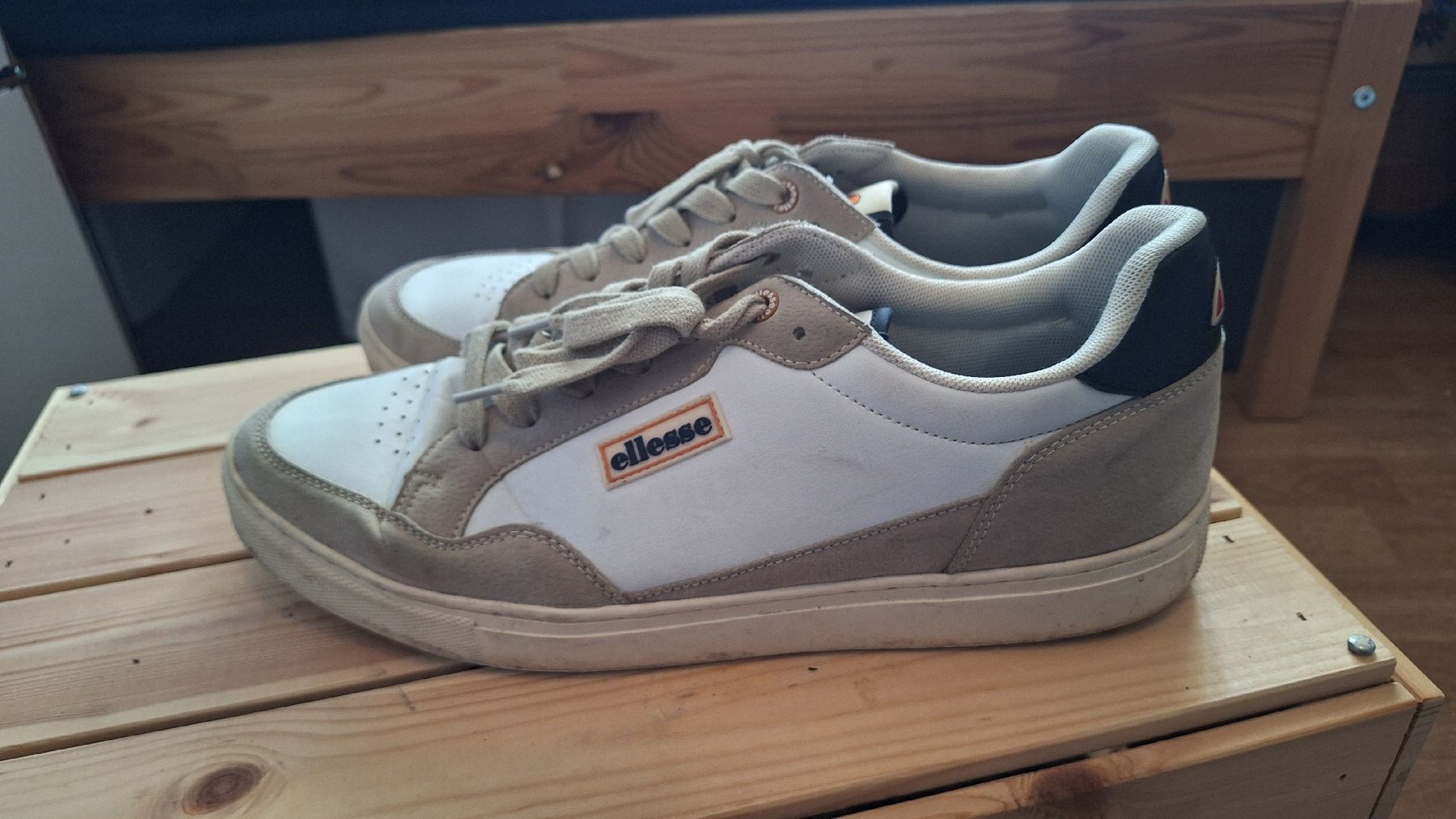 Ellesse Chaussures hommes: Herren Sneaker Ellesse weiss/grau Grösse 46 – D'occasion à Winterthur par _lxeah