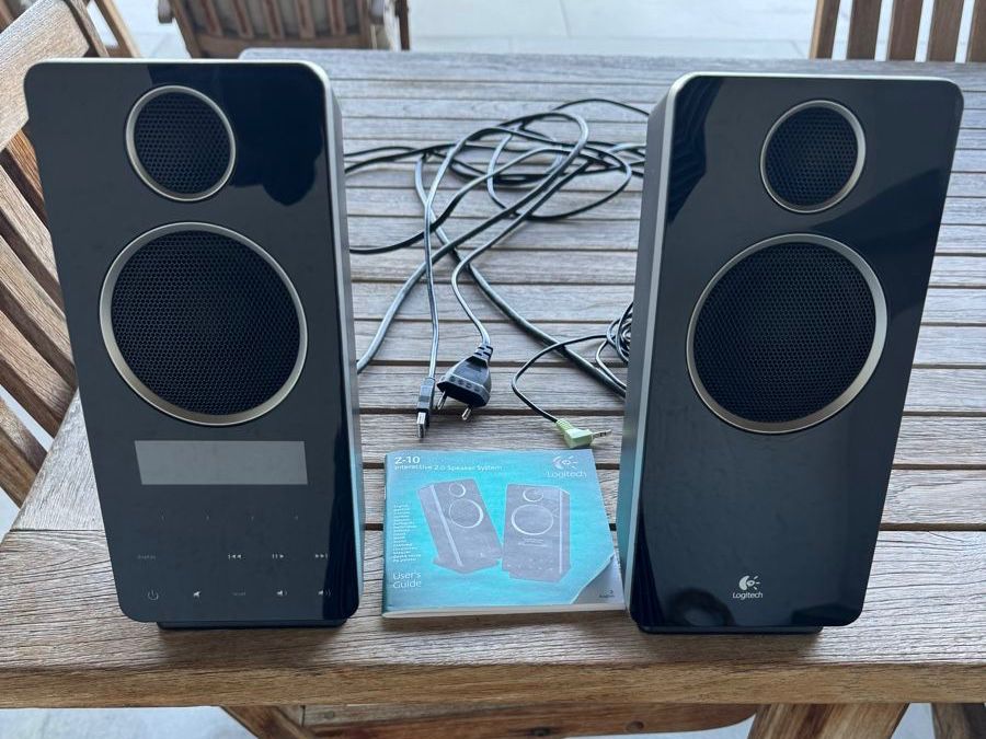 Logitech Lautsprecher: Logitech Z-10 Interactive 2.0 Speaker System - Lautsprecher – Gebraucht aus Küsnacht ZH von Engadin_1