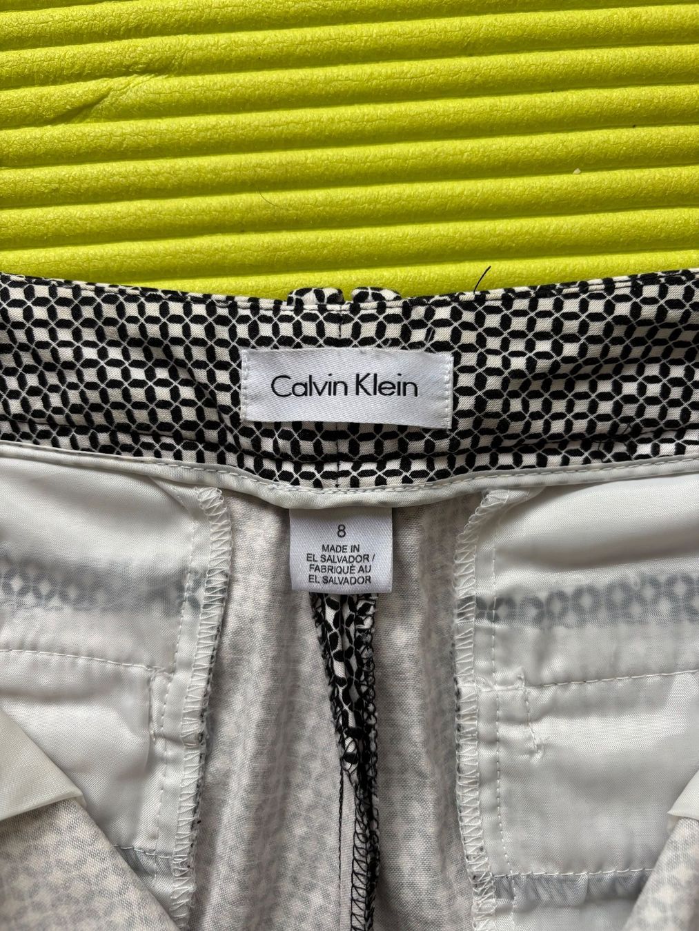 Calvin Klein Pantaloni: Calvin Klein schwarz-weiss Sommerhose – Usato da Stallikon venduto da Rsiri 1