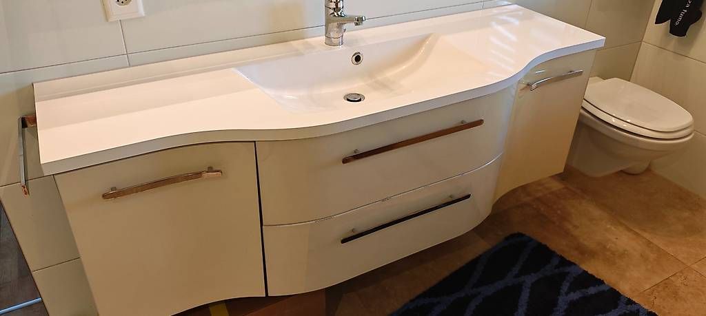 Badezimmermöbel: Pelipal Design-Badmöbel geschwungen – Gebraucht aus Seedorf BE von frilalo 1