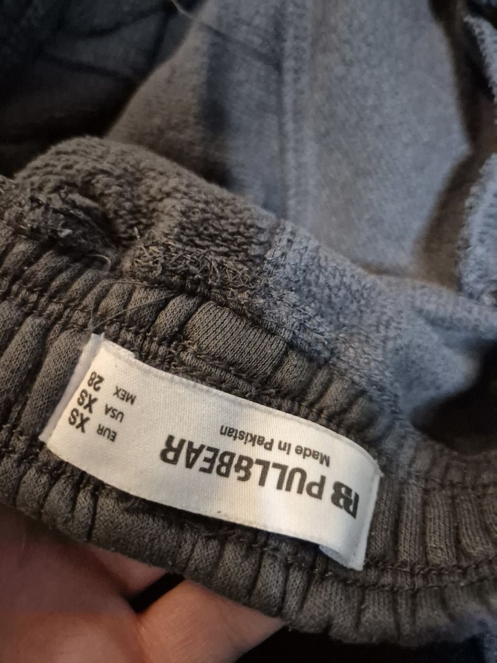 Pull&Bear Pantaloni: Jogginghose Pull&Bear grau Grösse XS Gebrauchsspuren – Usato da Zürich venduto da Drago670 3